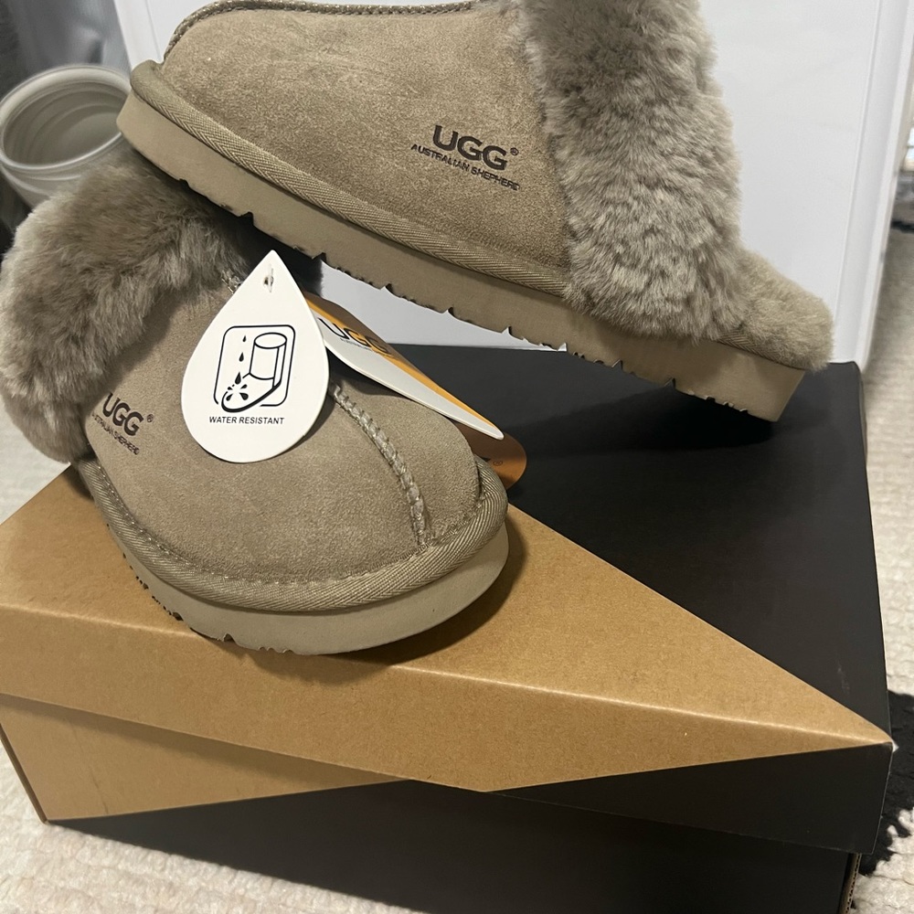 Ugg slippers size 6-6.5